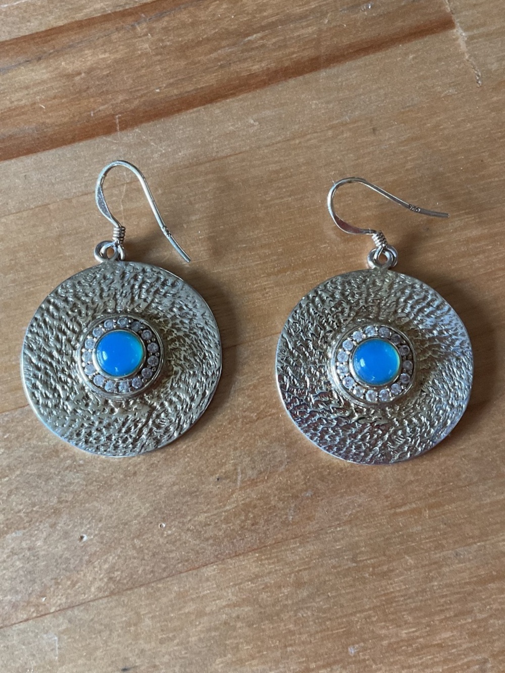 NWOT Gold plated sterling silver 925 Blue Chalcedon Round Hammered Earrings - Picture 11 of 11